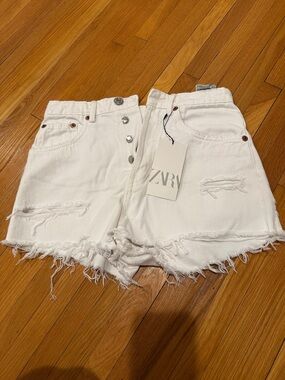 NWT Zara White Distressed High-Rise Denim Shorts Size 4